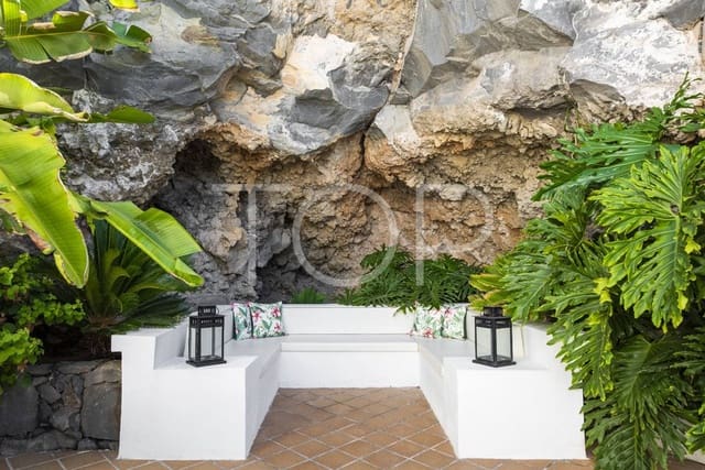 5 bedroom Townhouse for sale in Guía de Isora with pool garage - € 1,175,000 (Ref: 8499735)