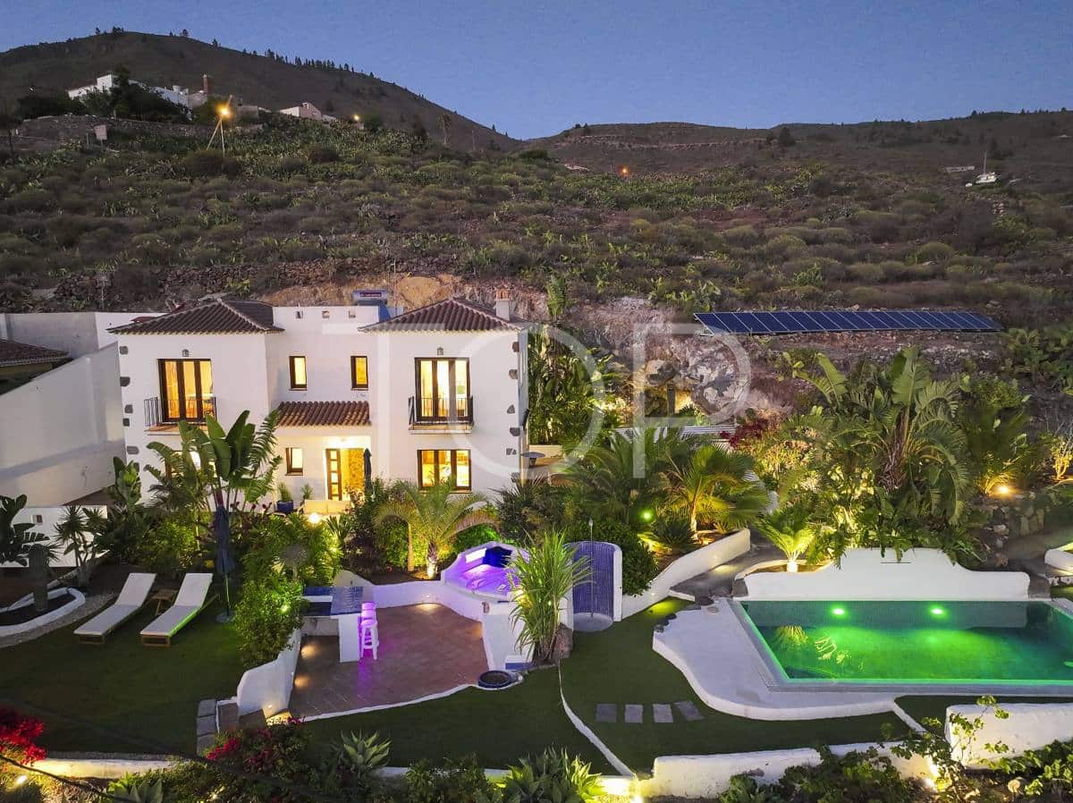 5 soveværelse Byhus til salg i Guia de Isora med swimmingpool garage - € 1.175.000 (Ref: 8499735)