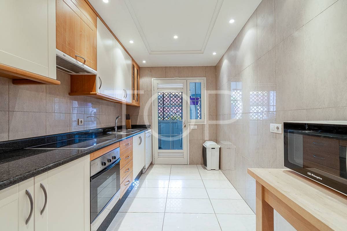 2 chambre Appartement à vendre à Playa del Duque avec piscine garage - 815 000 € (Ref: 8548776)