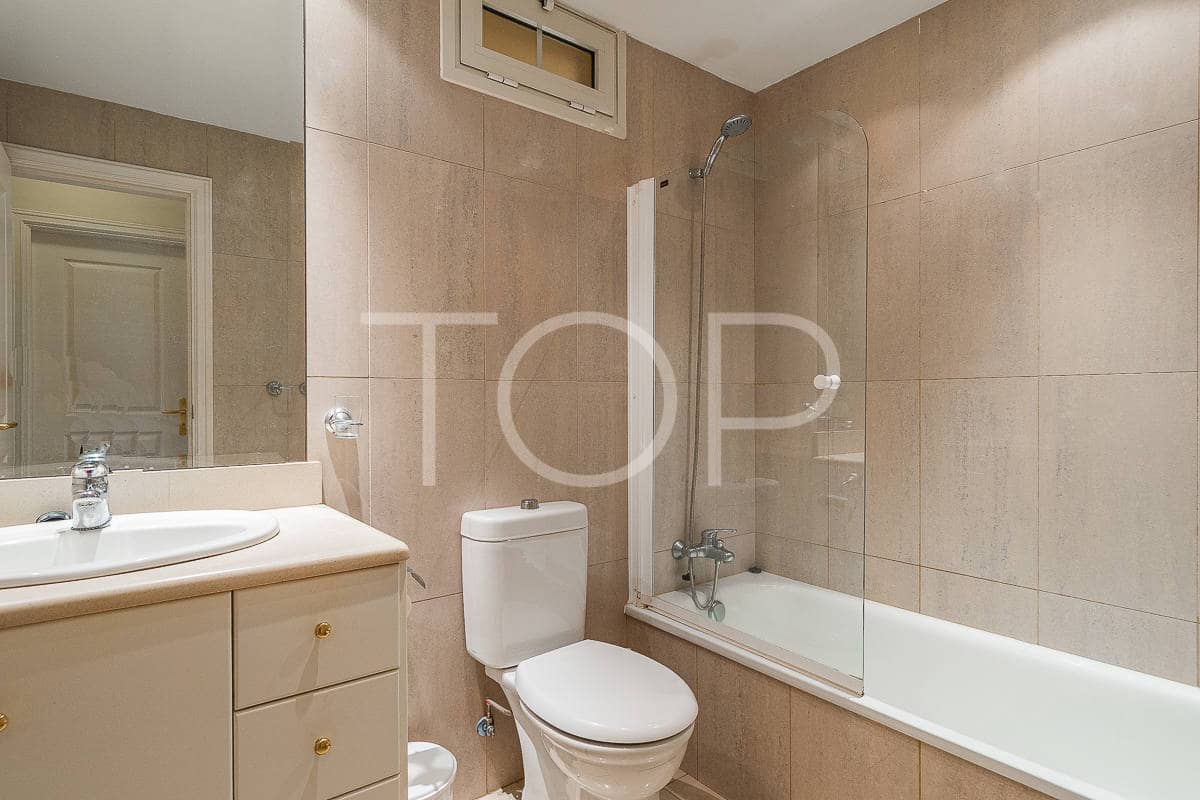 2 chambre Appartement à vendre à Playa del Duque avec piscine garage - 815 000 € (Ref: 8548776)