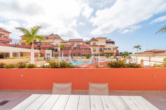 2 soverom Leilighet til salgs i Playa del Duque, Adeje med svømmebasseng garasje - € 815 000 (Ref: 8548776)