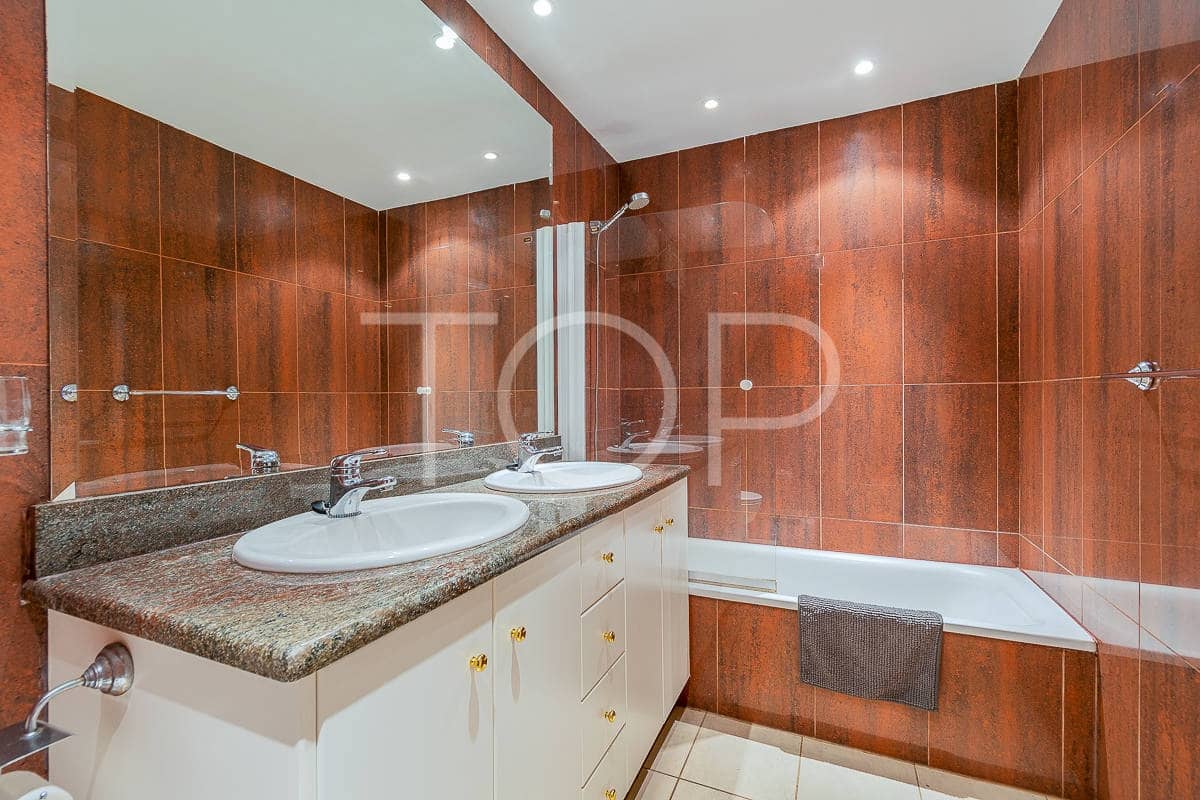 2 chambre Appartement à vendre à Playa del Duque avec piscine garage - 815 000 € (Ref: 8548776)