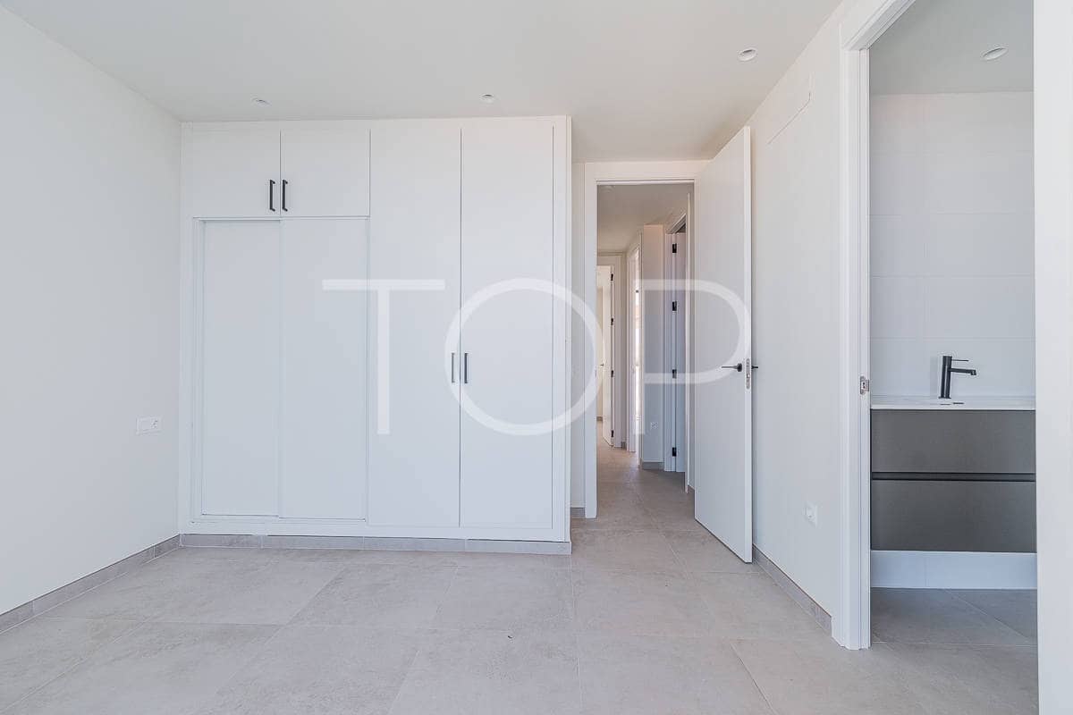 3 slaapkamer Rijtjeshuis te koop in Adeje met garage - € 480.000 (Ref: 8569449)