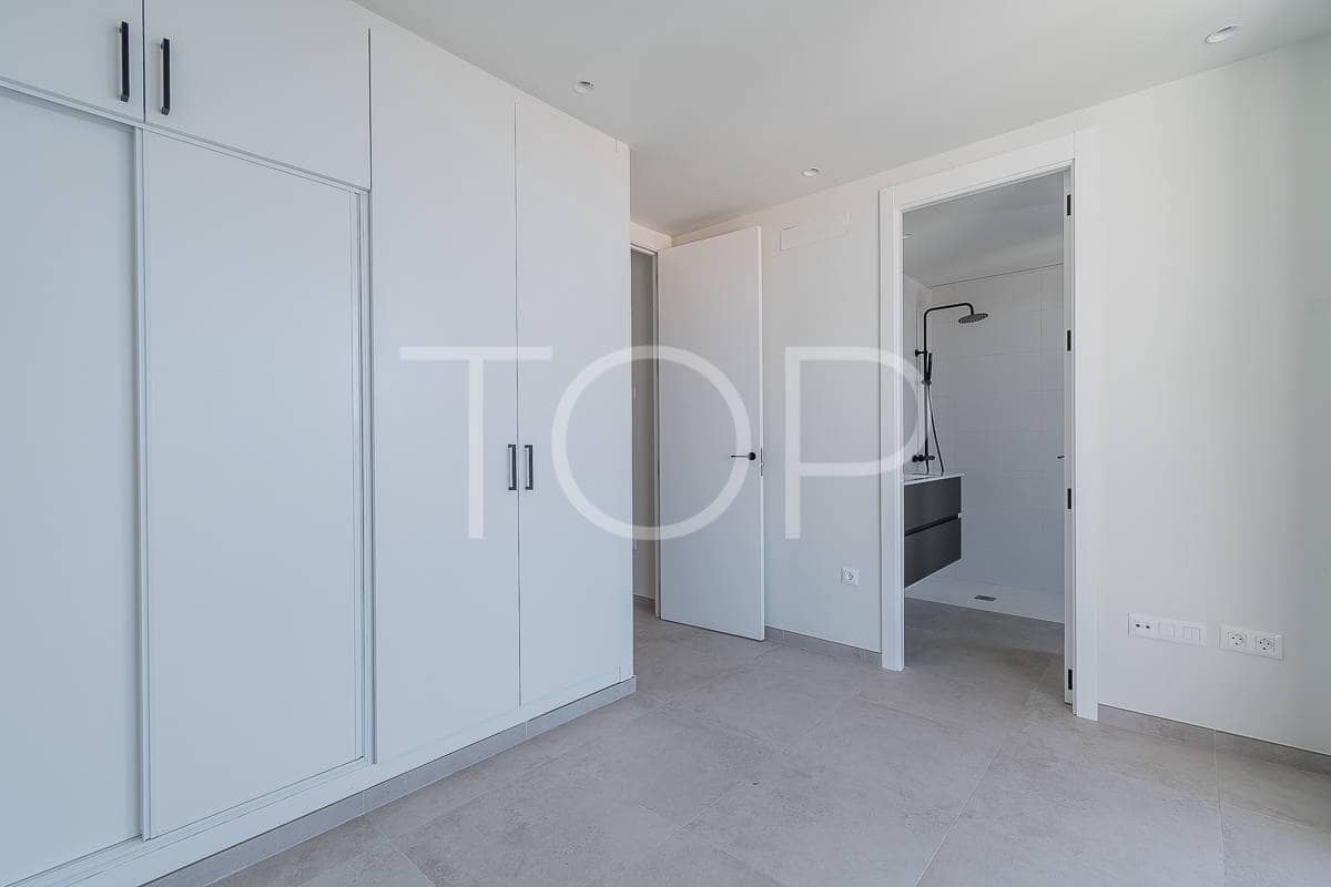 3 slaapkamer Rijtjeshuis te koop in Adeje met garage - € 480.000 (Ref: 8569449)