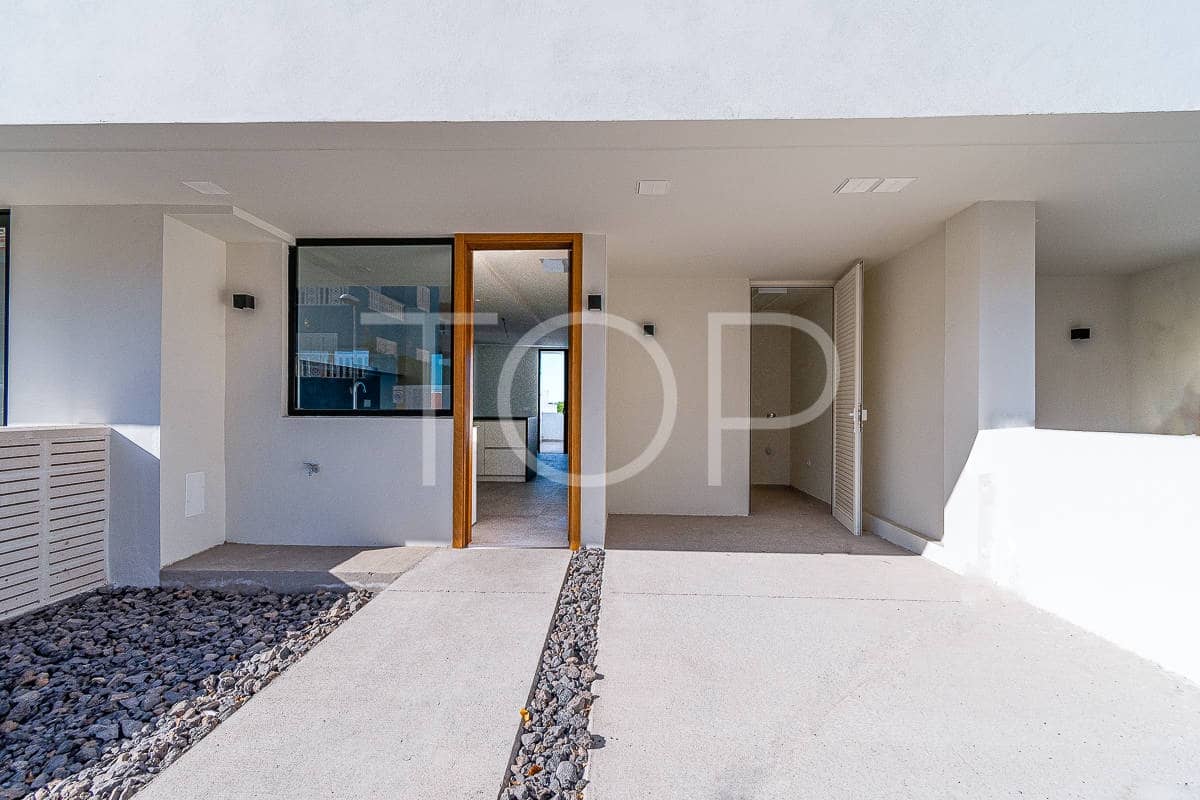 3 slaapkamer Rijtjeshuis te koop in Adeje met garage - € 480.000 (Ref: 8569449)