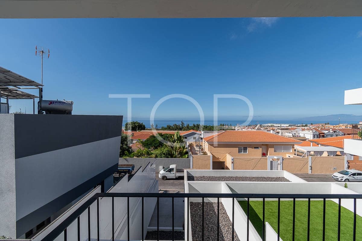 3 slaapkamer Rijtjeshuis te koop in Adeje met garage - € 480.000 (Ref: 8569449)