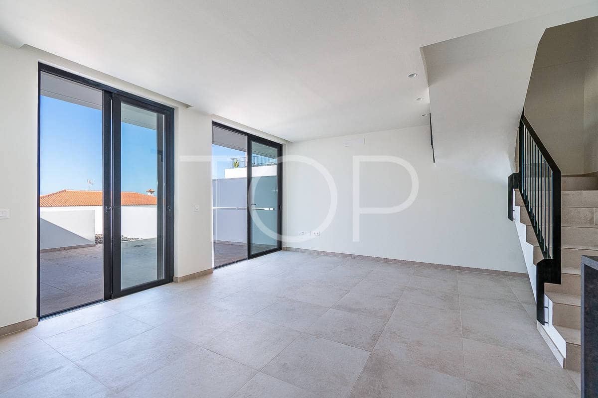 3 slaapkamer Rijtjeshuis te koop in Adeje met garage - € 480.000 (Ref: 8569449)