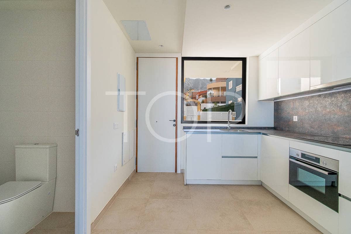 3 slaapkamer Rijtjeshuis te koop in Adeje met garage - € 480.000 (Ref: 8569449)