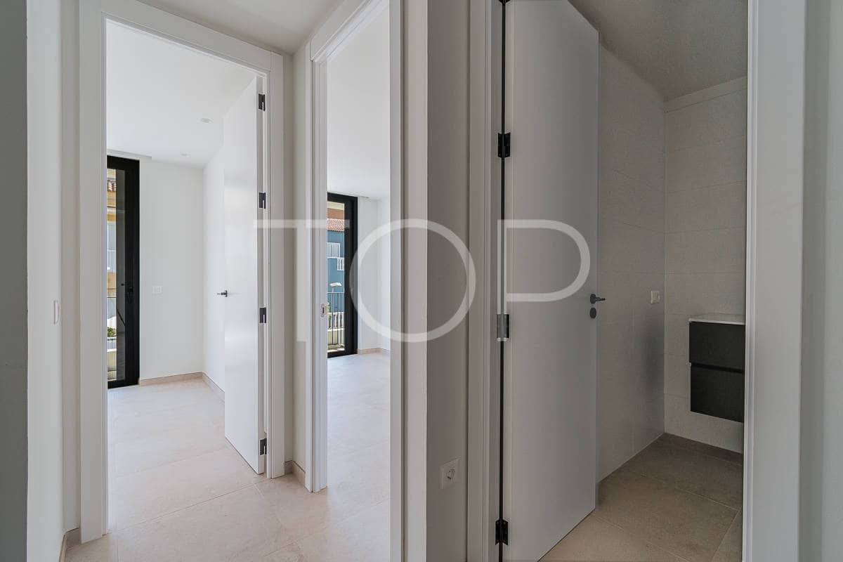 3 slaapkamer Rijtjeshuis te koop in Adeje met garage - € 480.000 (Ref: 8569449)