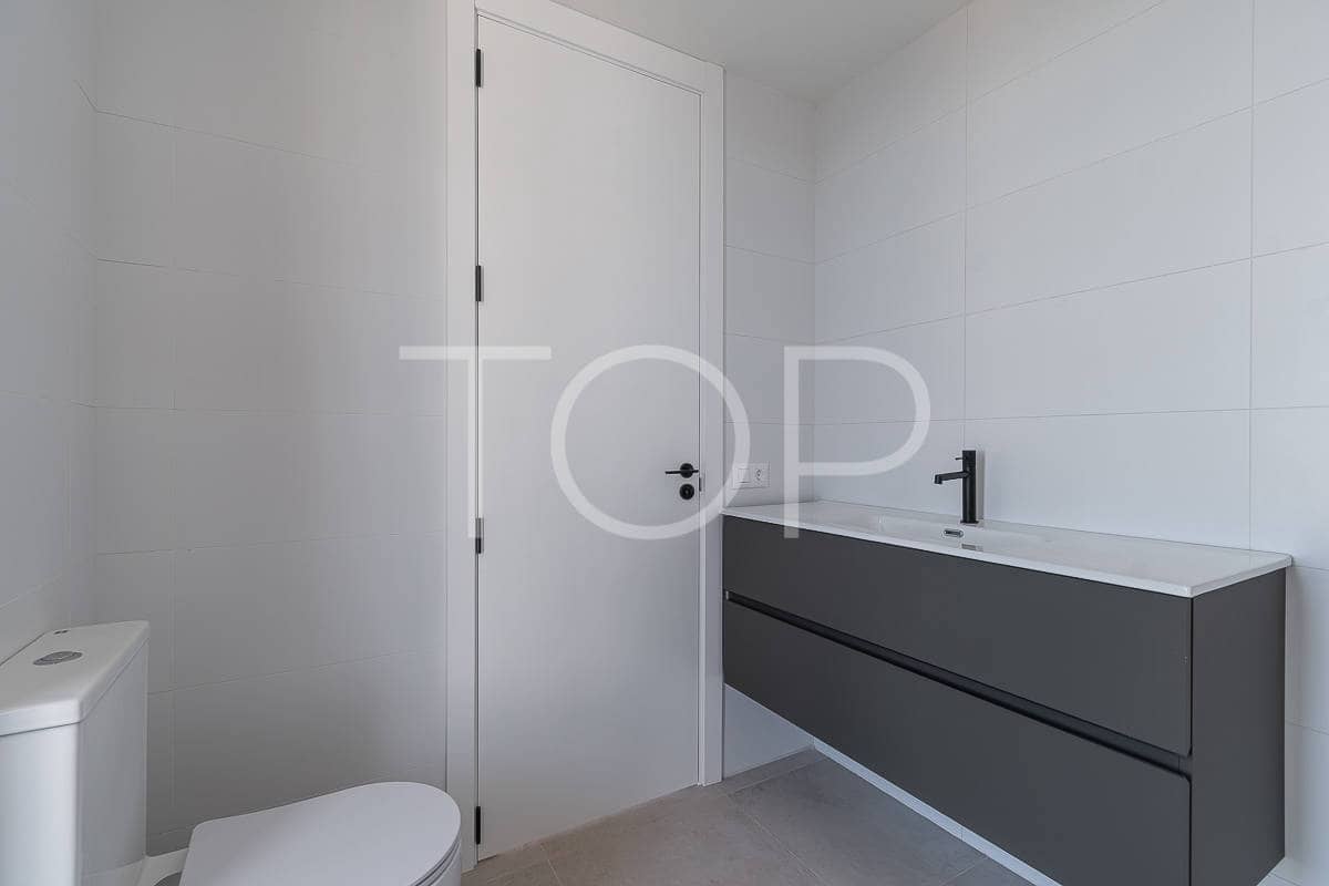 3 slaapkamer Rijtjeshuis te koop in Adeje met garage - € 480.000 (Ref: 8569449)