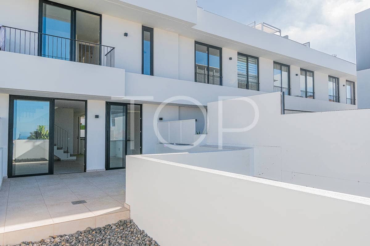 3 slaapkamer Rijtjeshuis te koop in Adeje met garage - € 480.000 (Ref: 8569449)