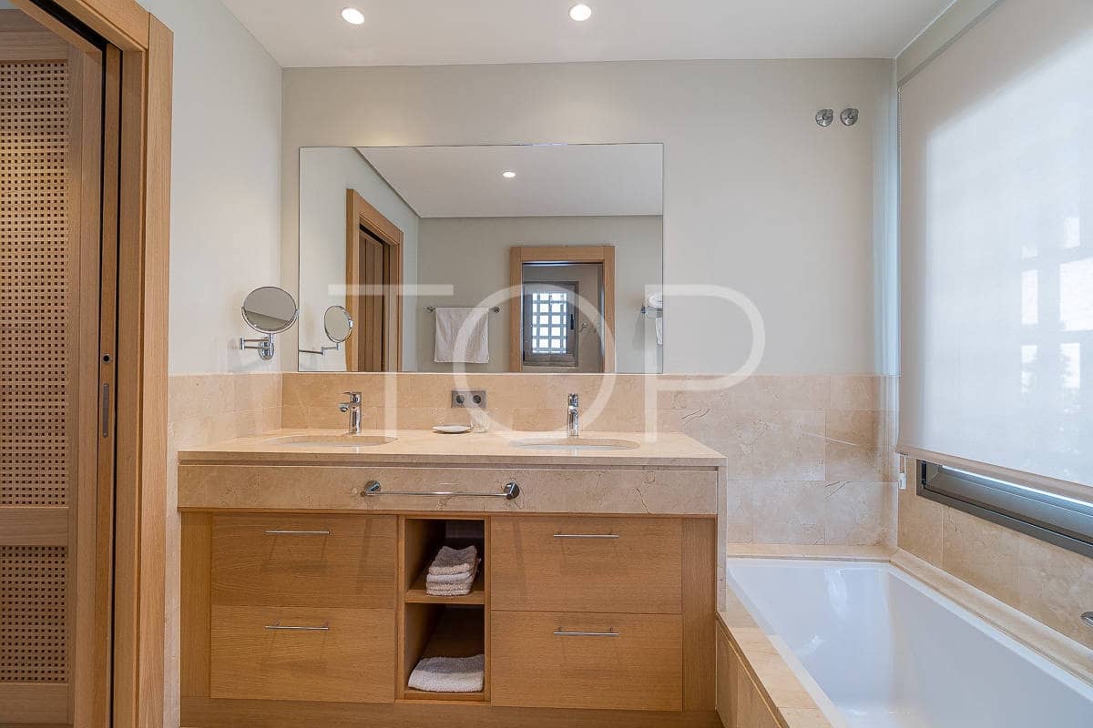 2 bedroom Flat for sale in Guia de Isora with pool garage - € 849,000 (Ref: 8573639)