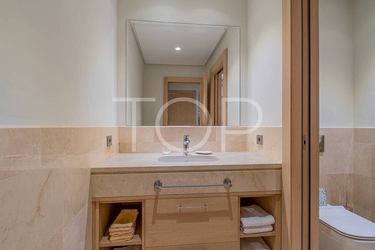 2 bedroom Flat for sale in Guia de Isora with pool garage - € 849,000 (Ref: 8573639)