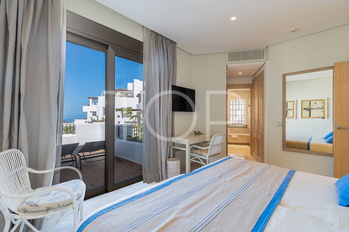 2 bedroom Flat for sale in Guia de Isora with pool garage - € 849,000 (Ref: 8573639)