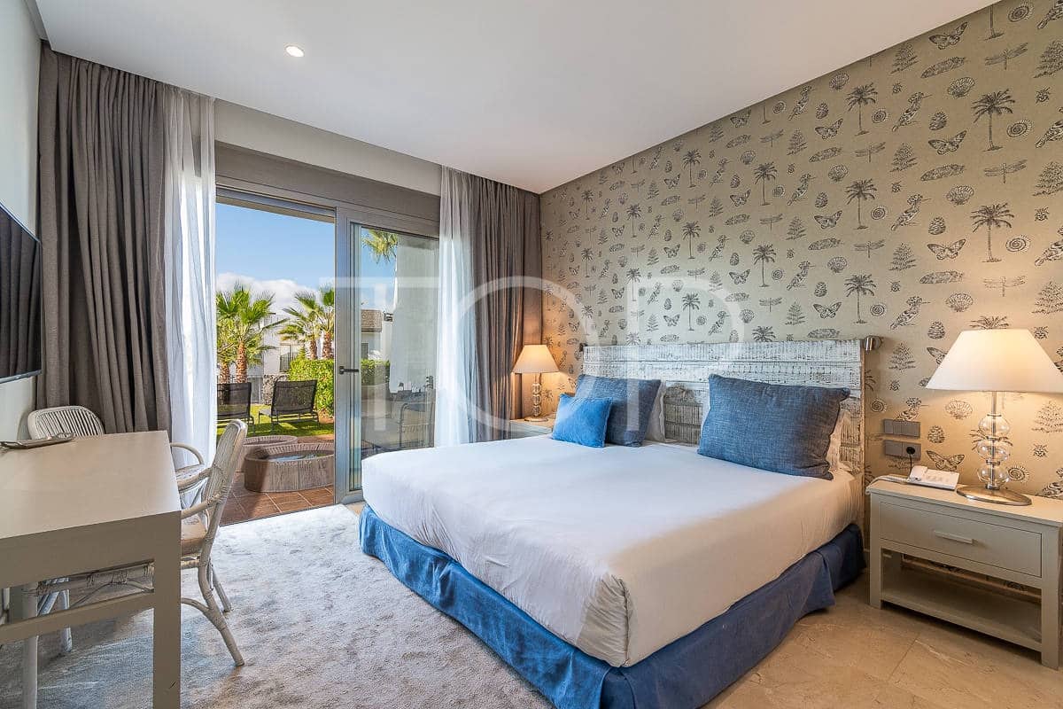 2 bedroom Flat for sale in Guia de Isora with pool garage - € 898,000 (Ref: 8581743)