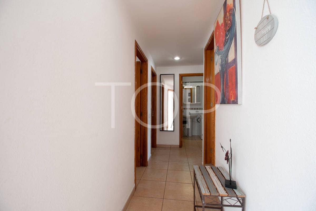 2 slaapkamer Flat te koop in Los Cristianos met zwembad - € 350.000 (Ref: 8687143)