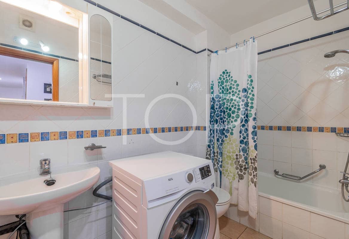 2 slaapkamer Flat te koop in Los Cristianos met zwembad - € 350.000 (Ref: 8687143)