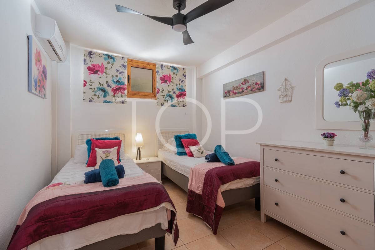 2 slaapkamer Flat te koop in Los Cristianos met zwembad - € 350.000 (Ref: 8687143)