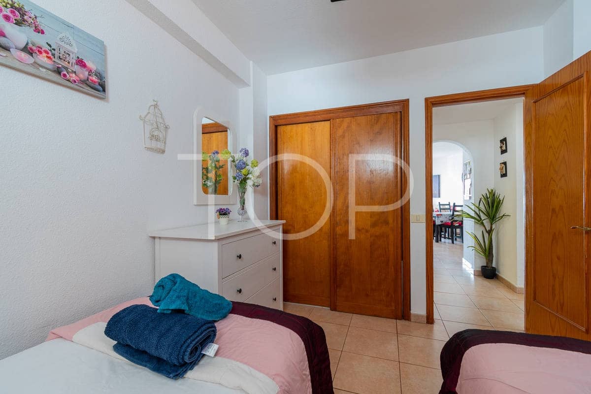2 slaapkamer Flat te koop in Los Cristianos met zwembad - € 350.000 (Ref: 8687143)