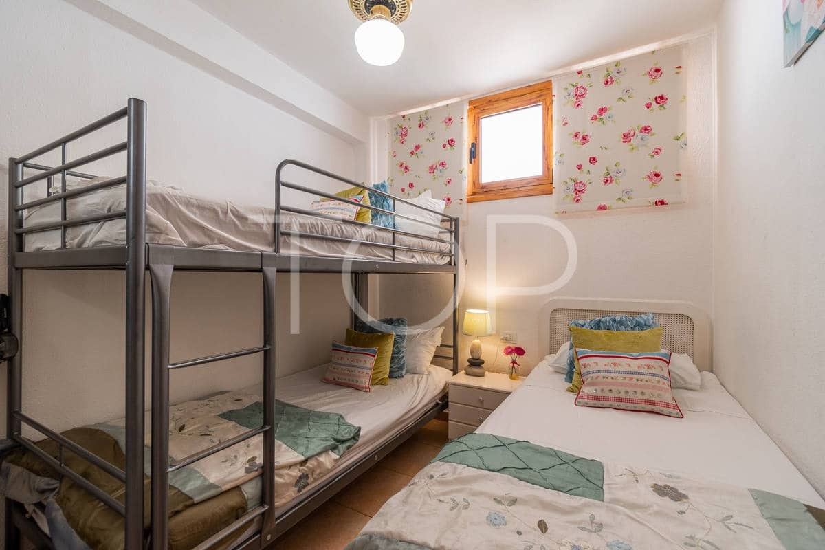 2 slaapkamer Flat te koop in Los Cristianos met zwembad - € 350.000 (Ref: 8687143)