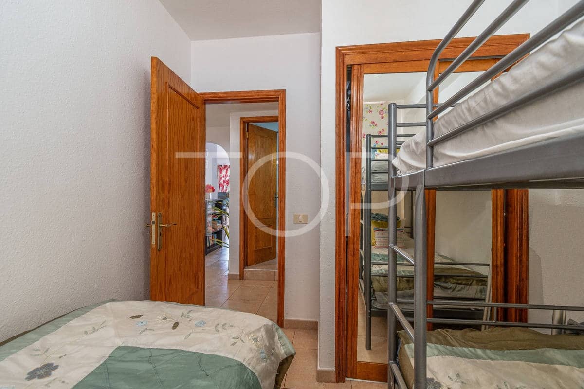 2 slaapkamer Flat te koop in Los Cristianos met zwembad - € 350.000 (Ref: 8687143)
