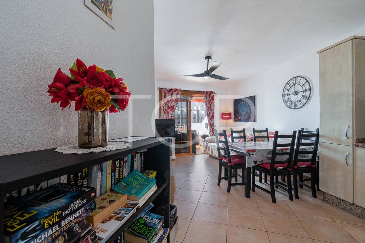 2 slaapkamer Flat te koop in Los Cristianos met zwembad - € 350.000 (Ref: 8687143)