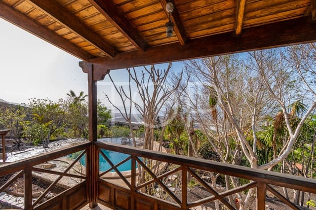 4 bedroom Finca/Country House for sale in Casco Urbano, Adeje with pool garage - € 1,900,000 (Ref: 8714417)