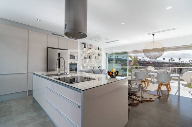 3 makuuhuone Asunto myytävänä paikassa La Caleta Adeje, Adeje mukana uima-altaan 
autotalli - 1 275 000 € (Ref: 8757166)