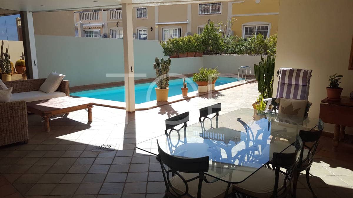 3 soveværelse Rækkehus til salg i Palm-Mar med swimmingpool garage - € 875.000 (Ref: 8759176)