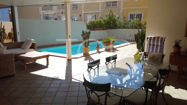 3 slaapkamer Rijtjeshuis te koop in Palm-Mar, Arona met zwembad garage - € 875.000 (Ref: 8759176)