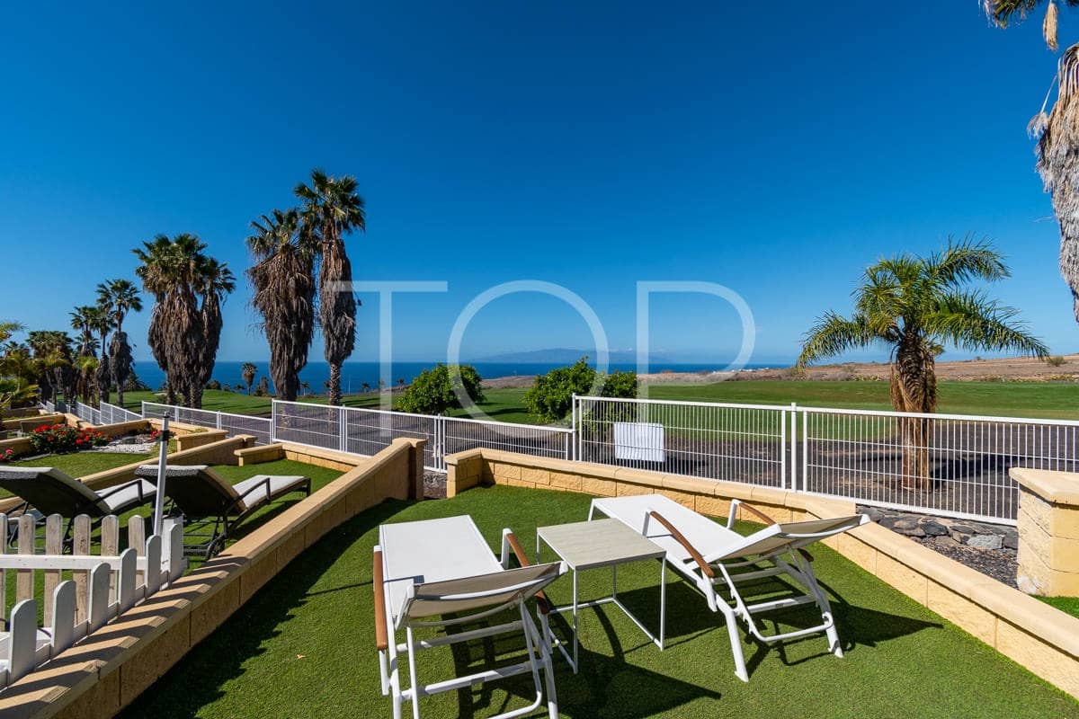 2 soveværelse Rækkehus til salg i Costa Adeje med swimmingpool garage - € 595.000 (Ref: 8816851)