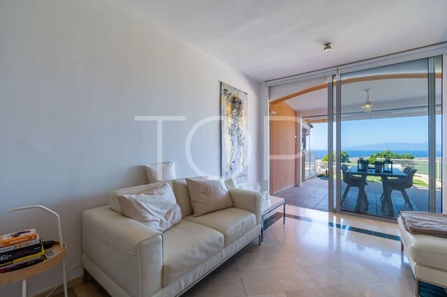 2 slaapkamer Rijtjeshuis te koop in Playa del Duque, Adeje met zwembad garage - € 595.000 (Ref: 8816851)