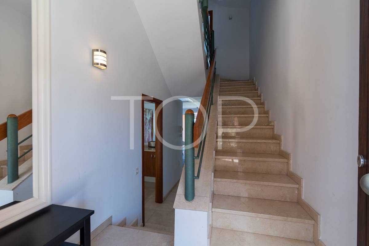 2 soveværelse Rækkehus til salg i Costa Adeje med swimmingpool garage - € 595.000 (Ref: 8816851)