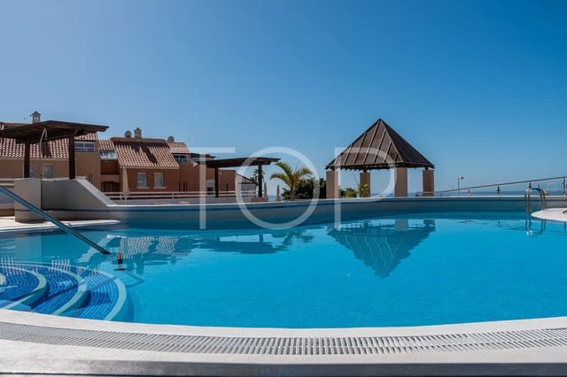 2 slaapkamer Rijtjeshuis te koop in Playa del Duque, Adeje met zwembad garage - € 595.000 (Ref: 8816851)