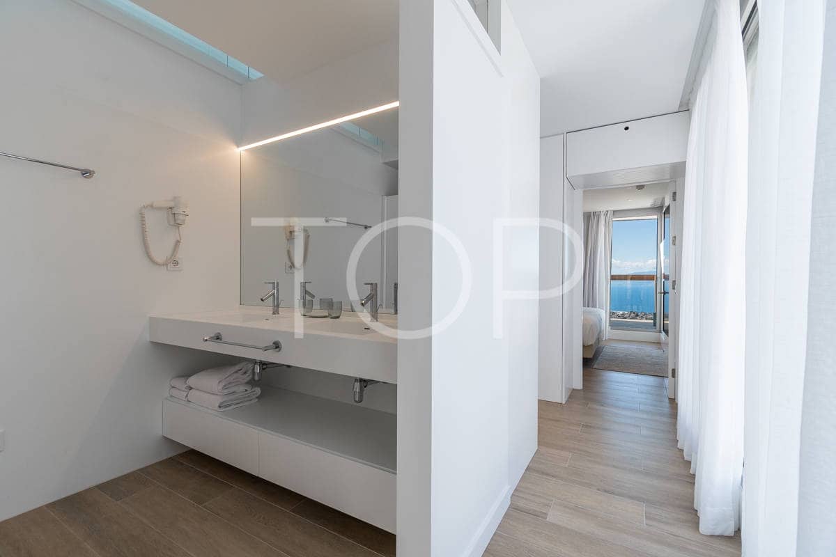 3 soveværelse Villa til salg i Guia de Isora med swimmingpool garage - € 2.350.000 (Ref: 8868661)