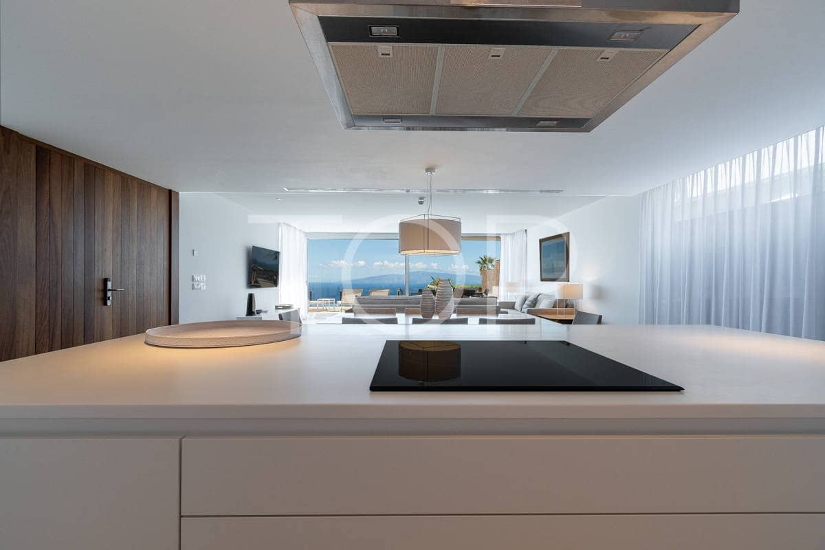 3 soveværelse Villa til salg i Guia de Isora med swimmingpool garage - € 2.350.000 (Ref: 8868661)