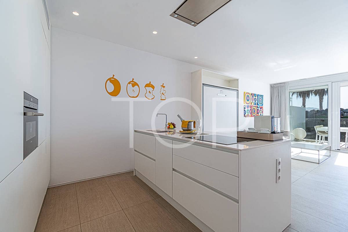 1 soveværelse Lejlighed til salg i Playa del Duque med swimmingpool - € 499.000 (Ref: 8885580)