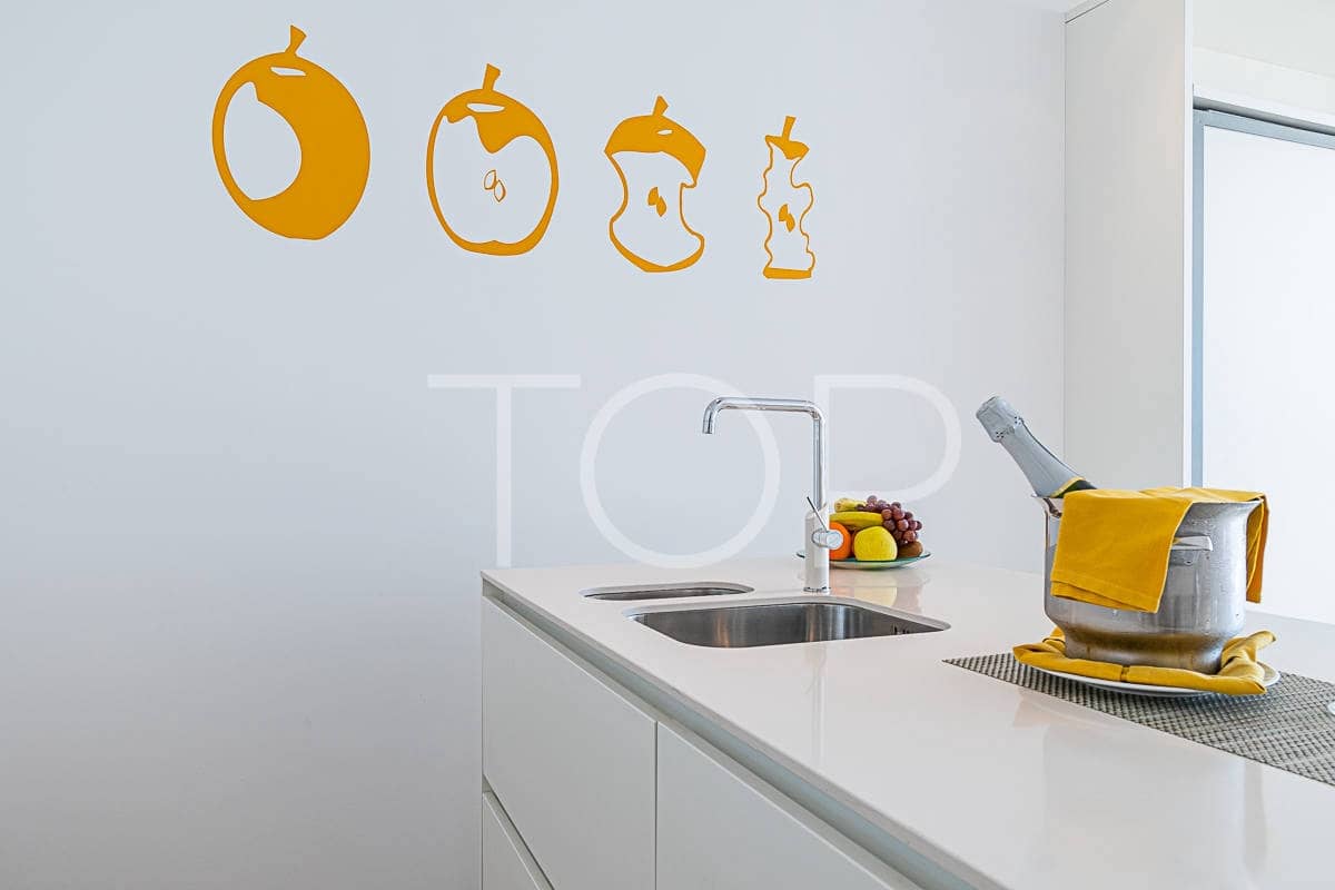 1 soveværelse Lejlighed til salg i Playa del Duque med swimmingpool - € 499.000 (Ref: 8885580)