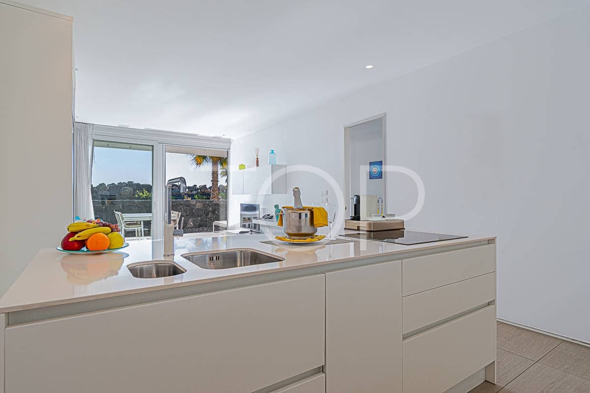 1 soveværelse Lejlighed til salg i Playa del Duque med swimmingpool - € 499.000 (Ref: 8885580)