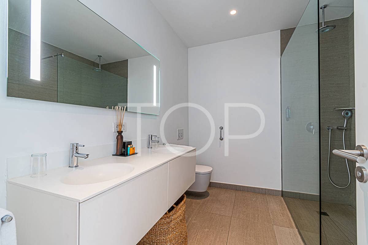 1 soveværelse Lejlighed til salg i Playa del Duque med swimmingpool - € 499.000 (Ref: 8885580)