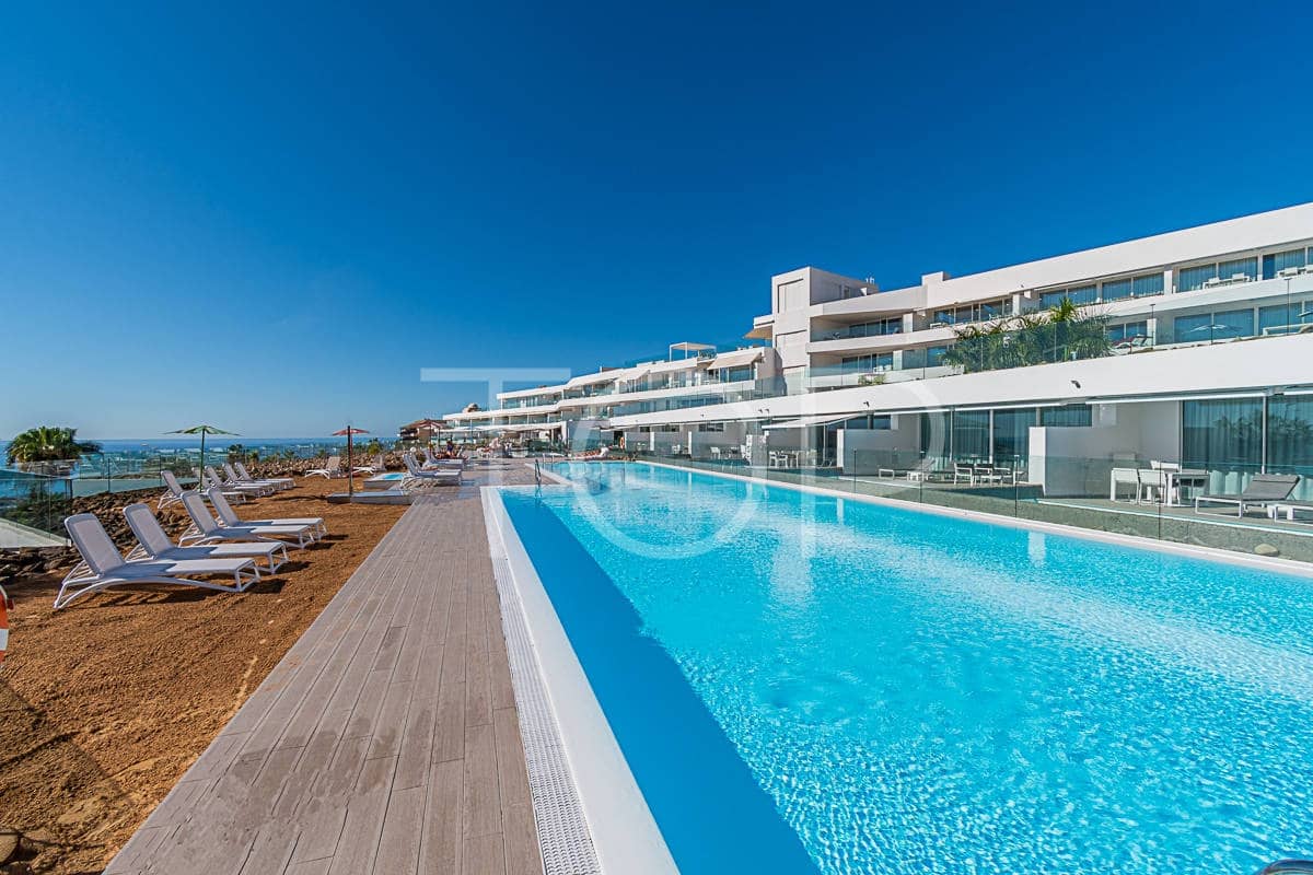 1 soveværelse Lejlighed til salg i Playa del Duque med swimmingpool - € 499.000 (Ref: 8885580)