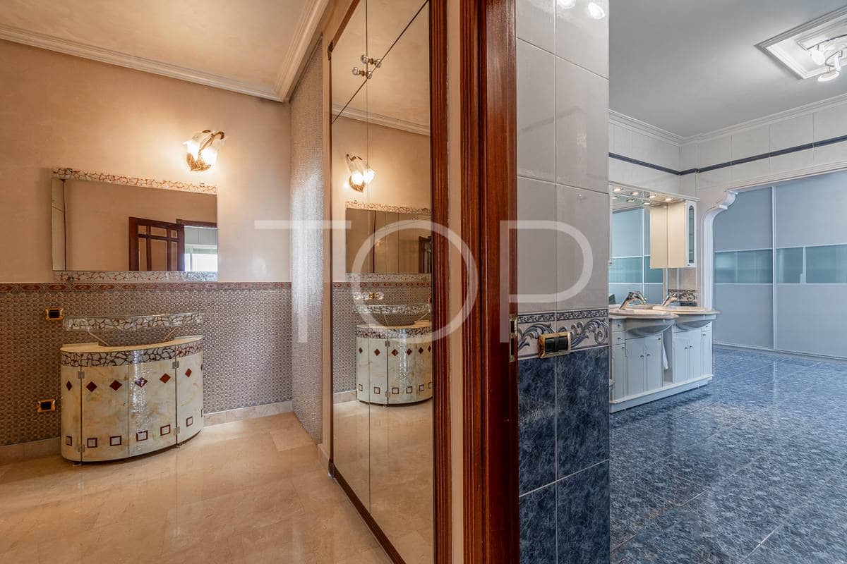 5 soveværelse Villa til salg i Costa Adeje med swimmingpool garage - € 2.600.000 (Ref: 8895948)