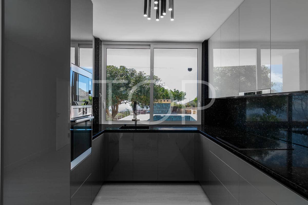 5 slaapkamer Finca/Landhuis te koop in San Miguel de Abona met zwembad garage - € 1.800.000 (Ref: 8895949)