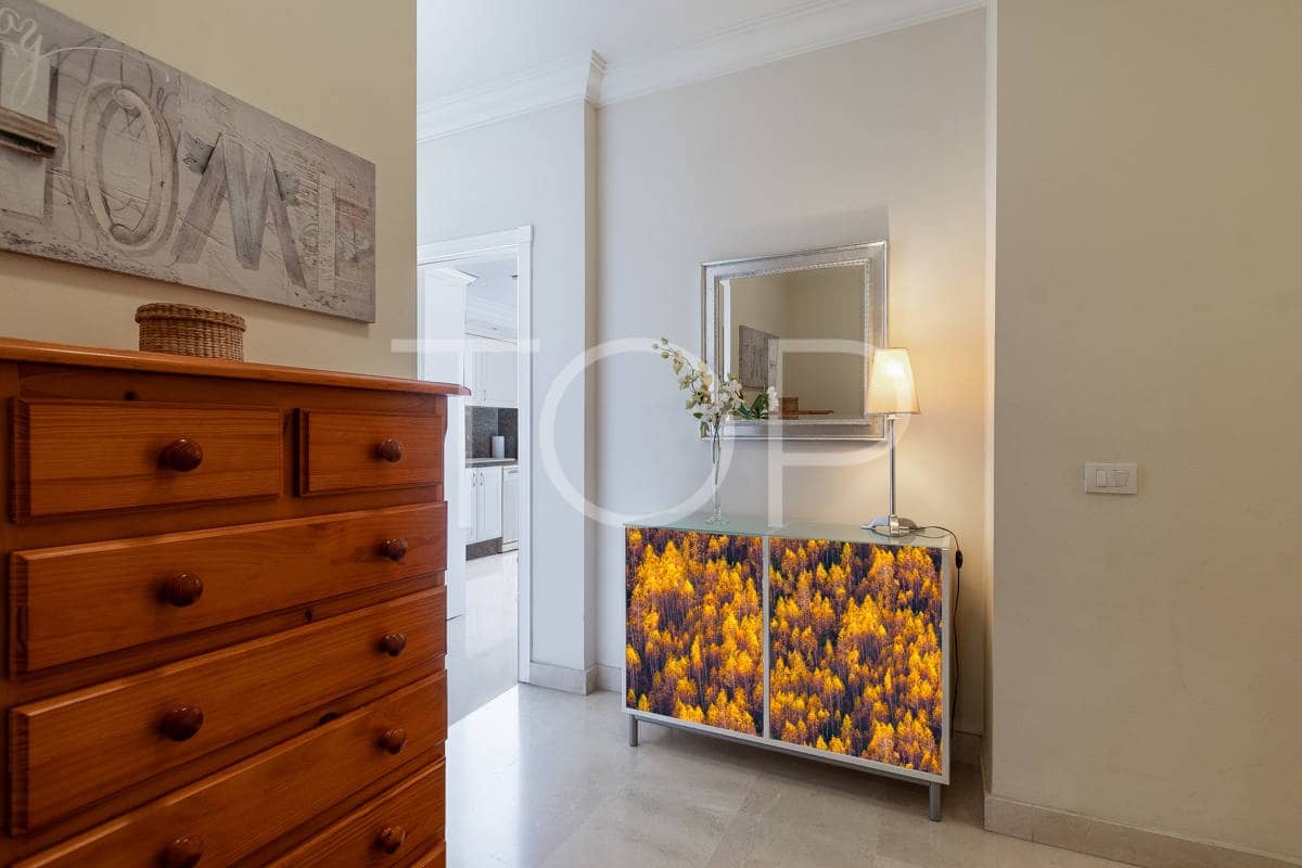 2 soveværelse Penthouse til salg i Playa del Duque med swimmingpool garage - € 860.000 (Ref: 8895950)