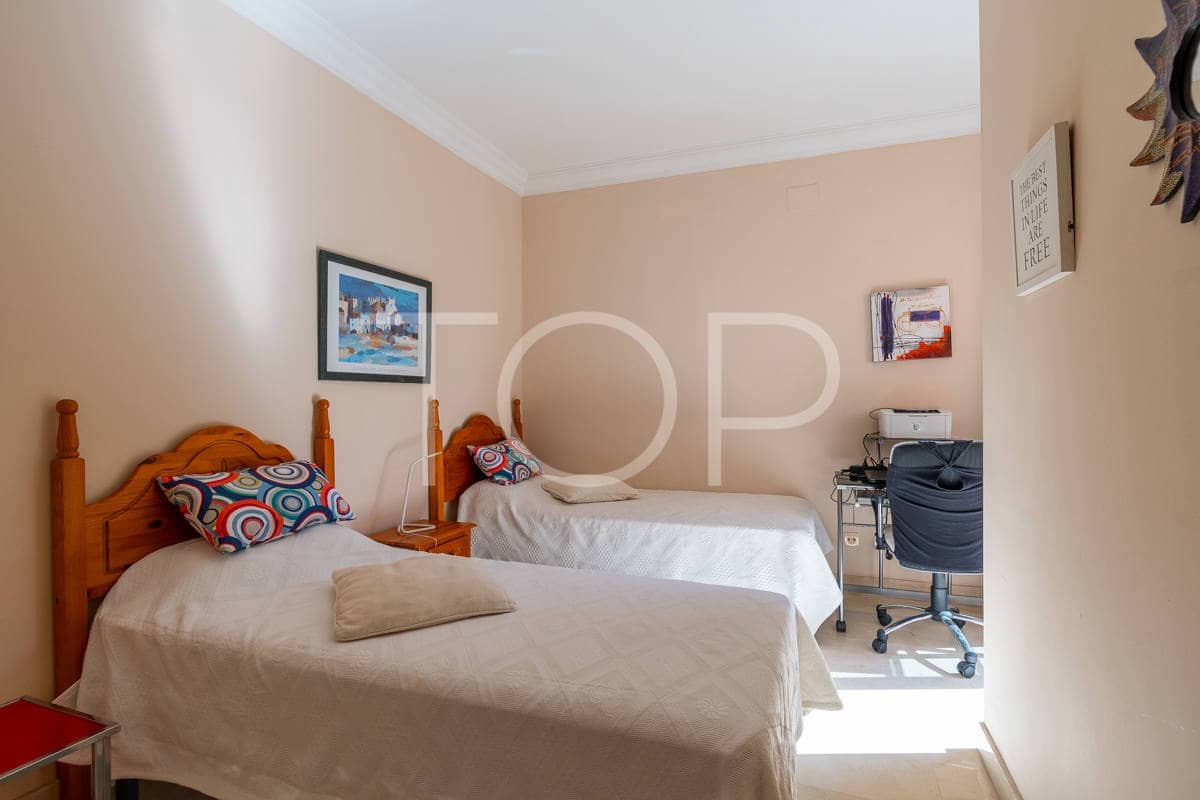 2 soveværelse Penthouse til salg i Playa del Duque med swimmingpool garage - € 860.000 (Ref: 8895950)