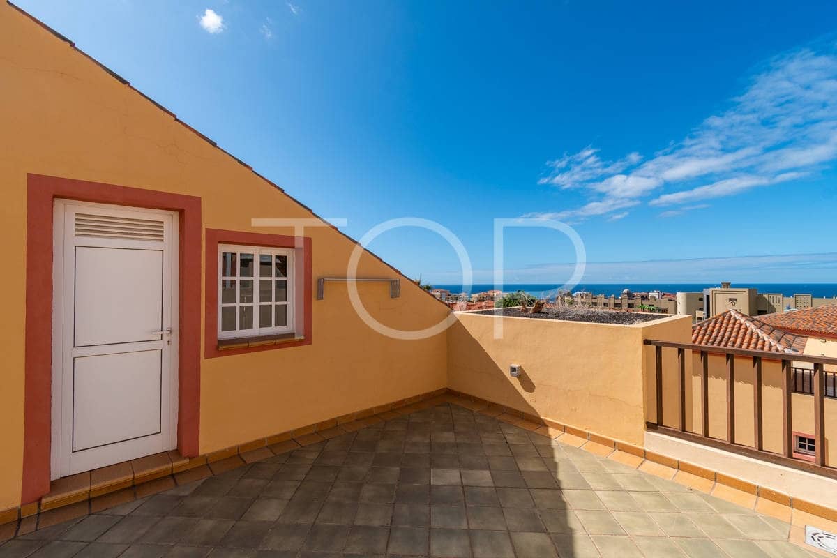 2 soveværelse Penthouse til salg i Playa del Duque med swimmingpool garage - € 860.000 (Ref: 8895950)