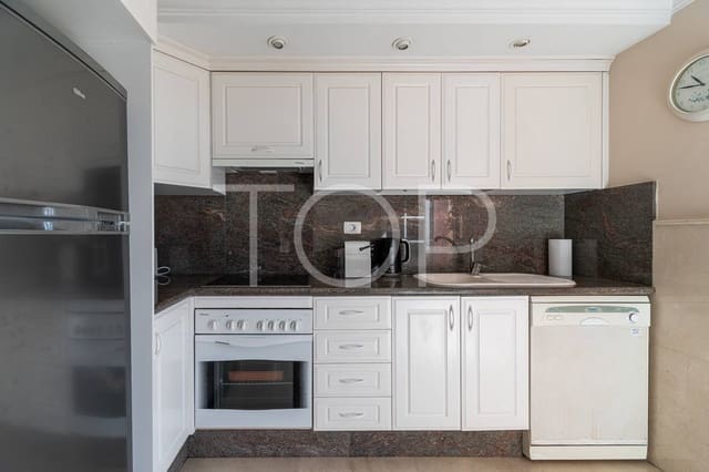 2 soverom Penthouse til salgs i Playa del Duque, Adeje med svømmebasseng garasje - € 860 000 (Ref: 8895950)