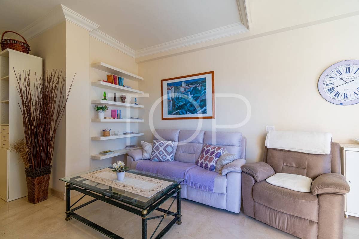 2 soveværelse Penthouse til salg i Playa del Duque med swimmingpool garage - € 860.000 (Ref: 8895950)