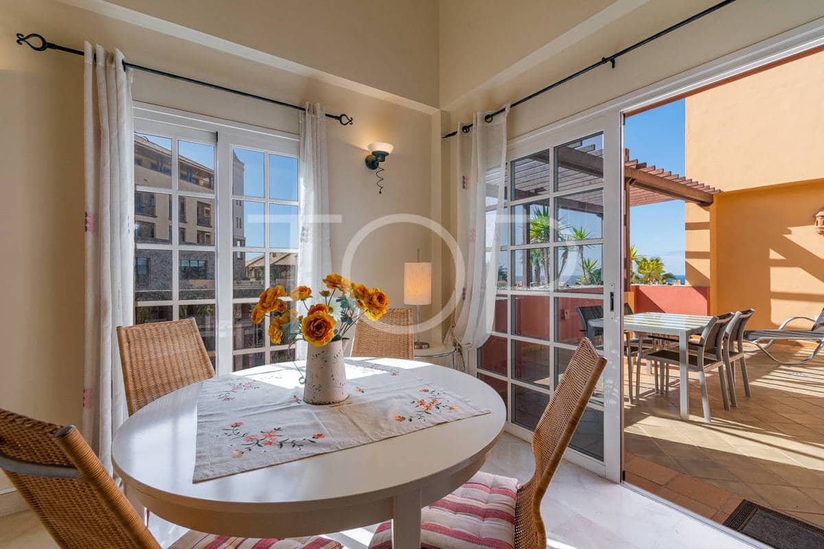 2 soveværelse Penthouse til salg i Playa del Duque med swimmingpool garage - € 860.000 (Ref: 8895950)