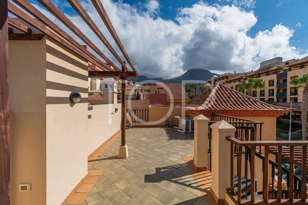 2 soveværelse Penthouse til salg i Playa del Duque med swimmingpool garage - € 860.000 (Ref: 8895950)